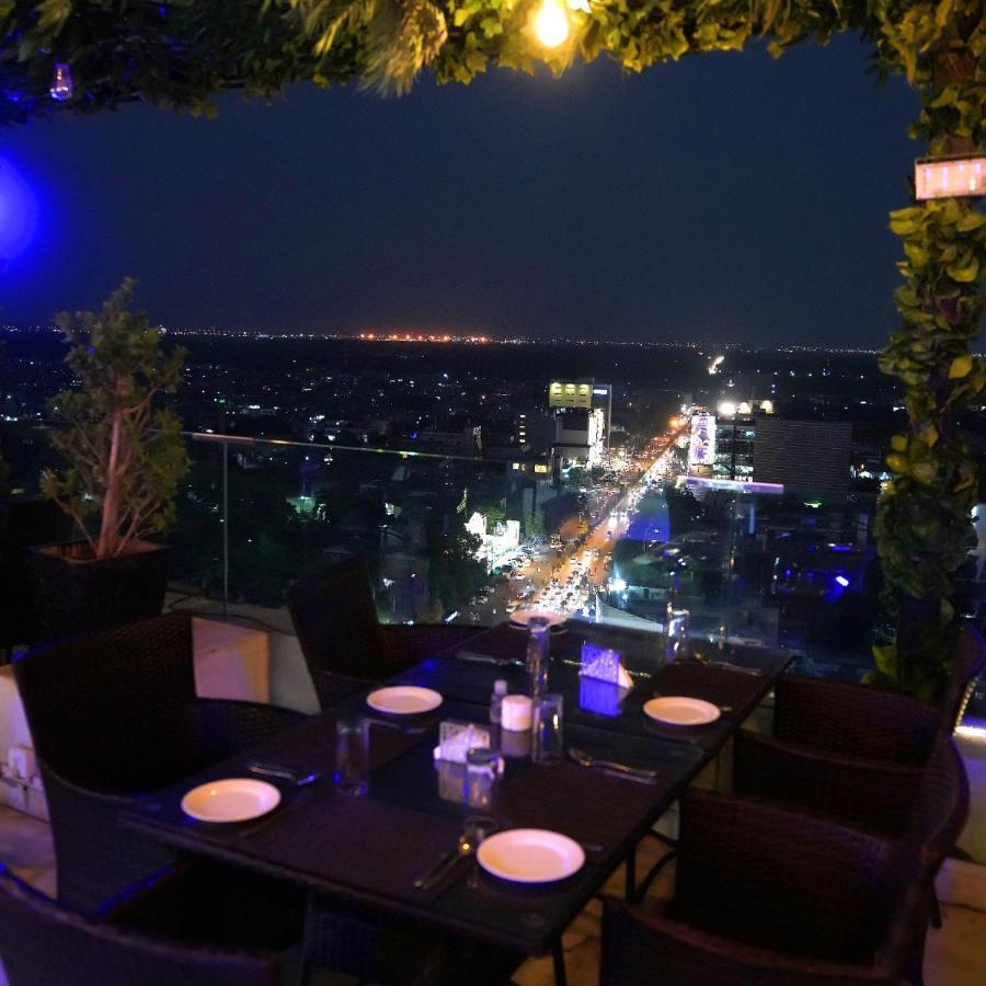 Indigo Heights Hotel & Suites Lahore Esterno foto